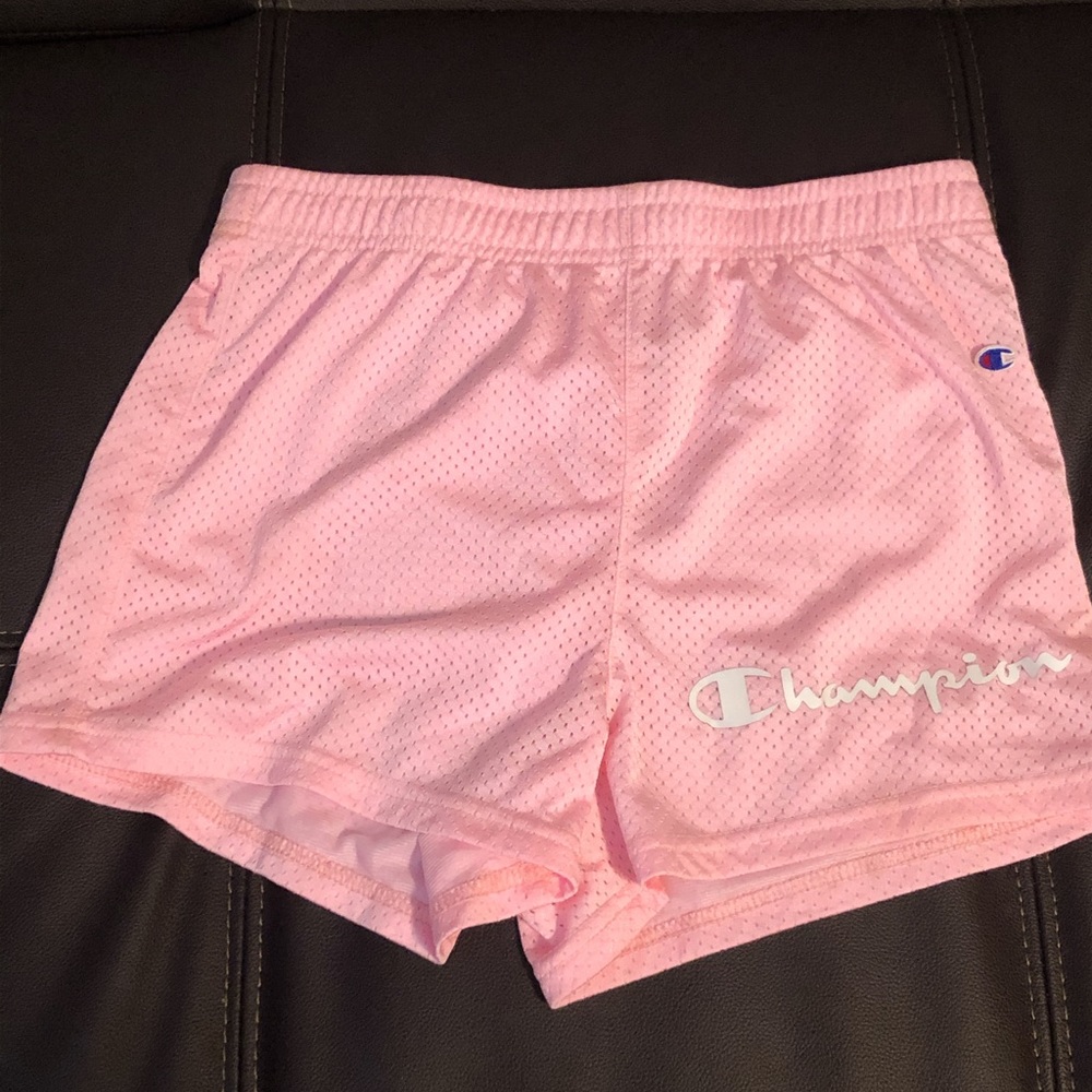 champion pink shorts💕